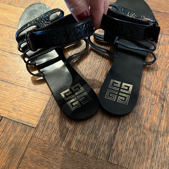 Givenchy crocodile style leather gladiator sandals with gold detail. Gorge! 👡 - Picture 4 of 5